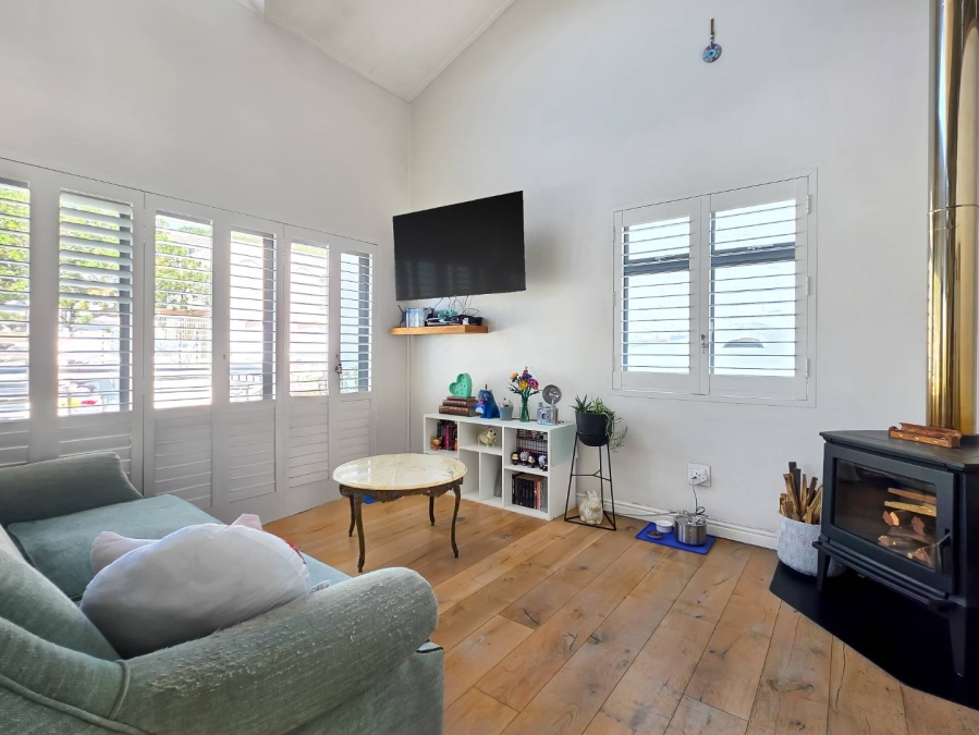 2 Bedroom Property for Sale in Vredehoek Western Cape